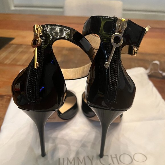 Great condition Jimmy Choo patent leather handcuff and key stiletto heel - Picture 4 of 6